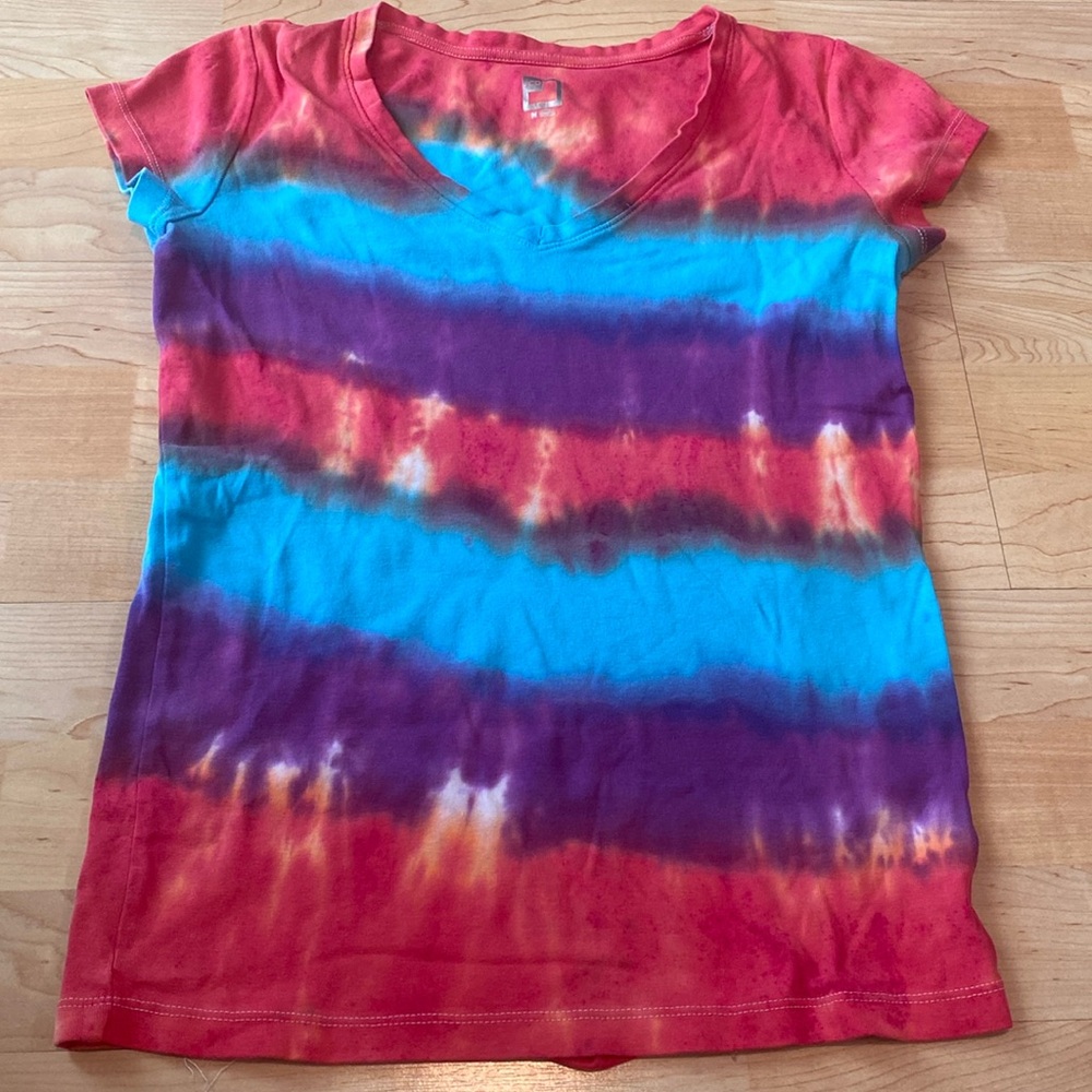 $5 final offer before donating Juniors medium JCP tie dye short sleeve t-shirt